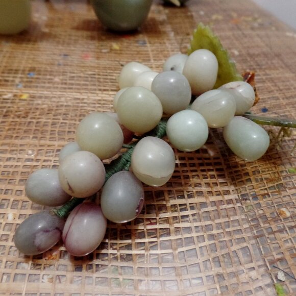 Lot of 5 Chinese Carved Jade Stone Fruit Apples Pear Peach And Grapes Vintage - Picture 8 of 16